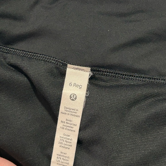 Lululemon Black Camo Hotty Hot shorts 2.5” - Picture 3 of 4